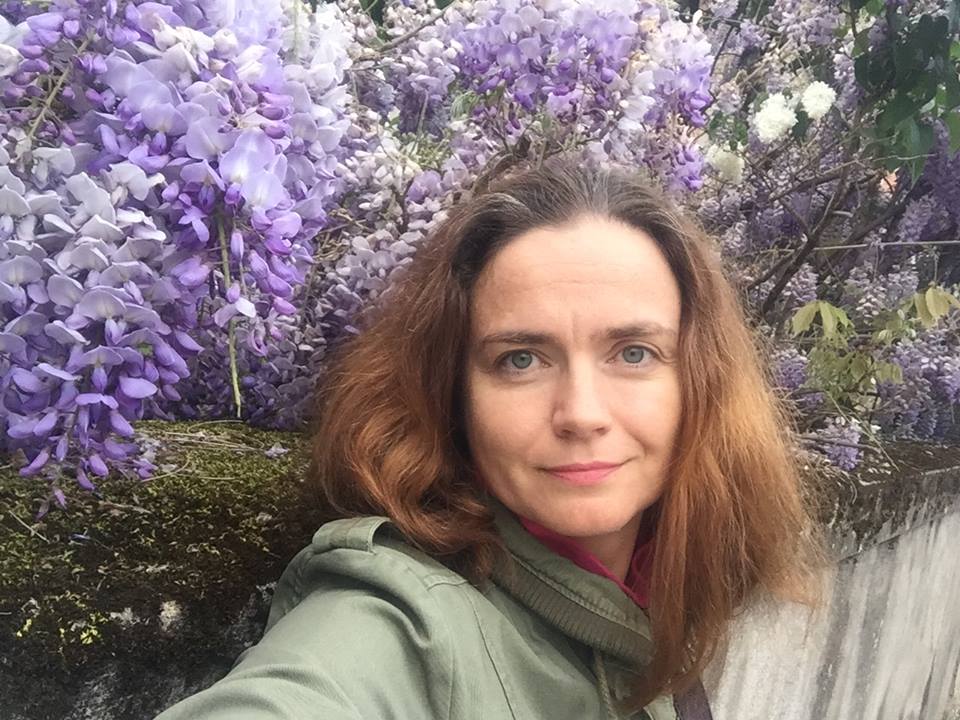 Larysa Malaterre, je suis Ukrainienne, je parle quatre langues et je suis une communicante de la marque   