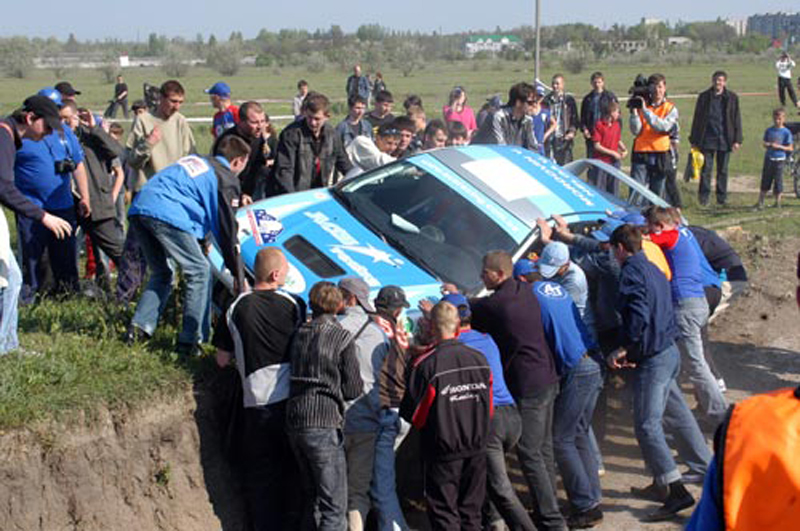 rally accident by Larysa Malaterre 