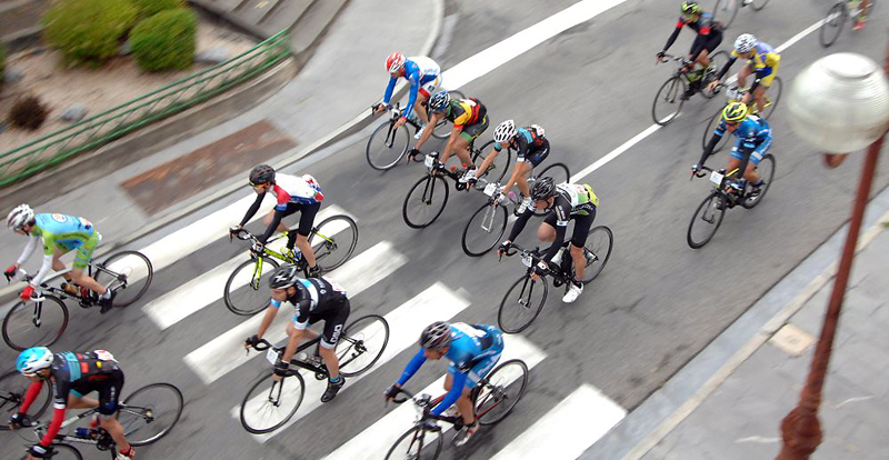 cours de velos photos by Larysa Malaterre